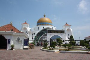 melaka straits mosque