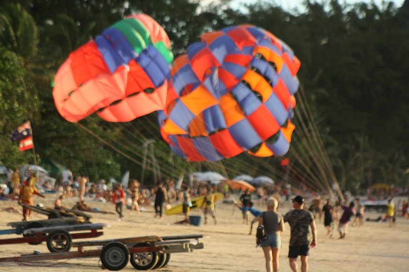Parasailing at Patong Beach pat8